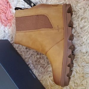 Sorel waterproof brown boots 7.5